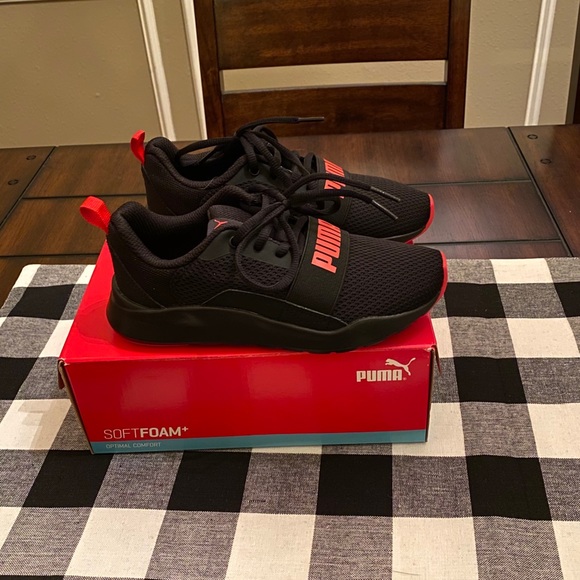 Boys Puma sneakers - Picture 2 of 9